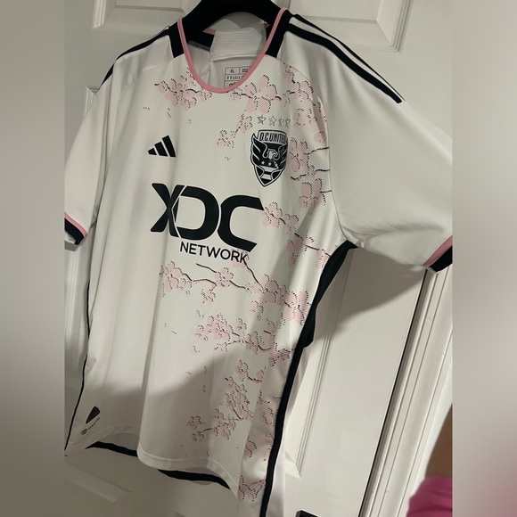 Authentic Adidas DC United Jersey Mens Slim Fit XL 23/24 Away Cherry Blossom EUC - Picture 2 of 14